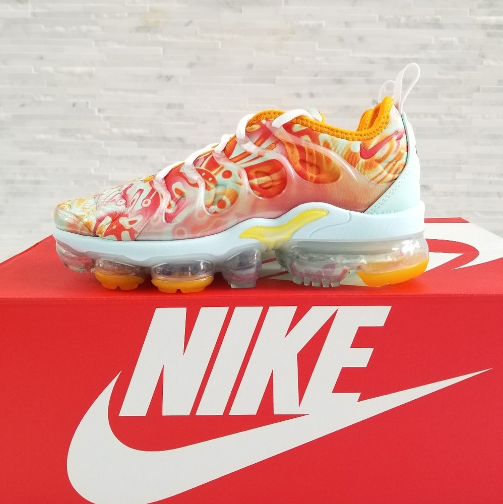 🛑SOLD🛑 New NIKE Air Vapormax Plus QS Sneakers - Picture 2 of 7